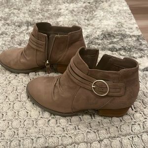 Women’s Size 9.5 shoes